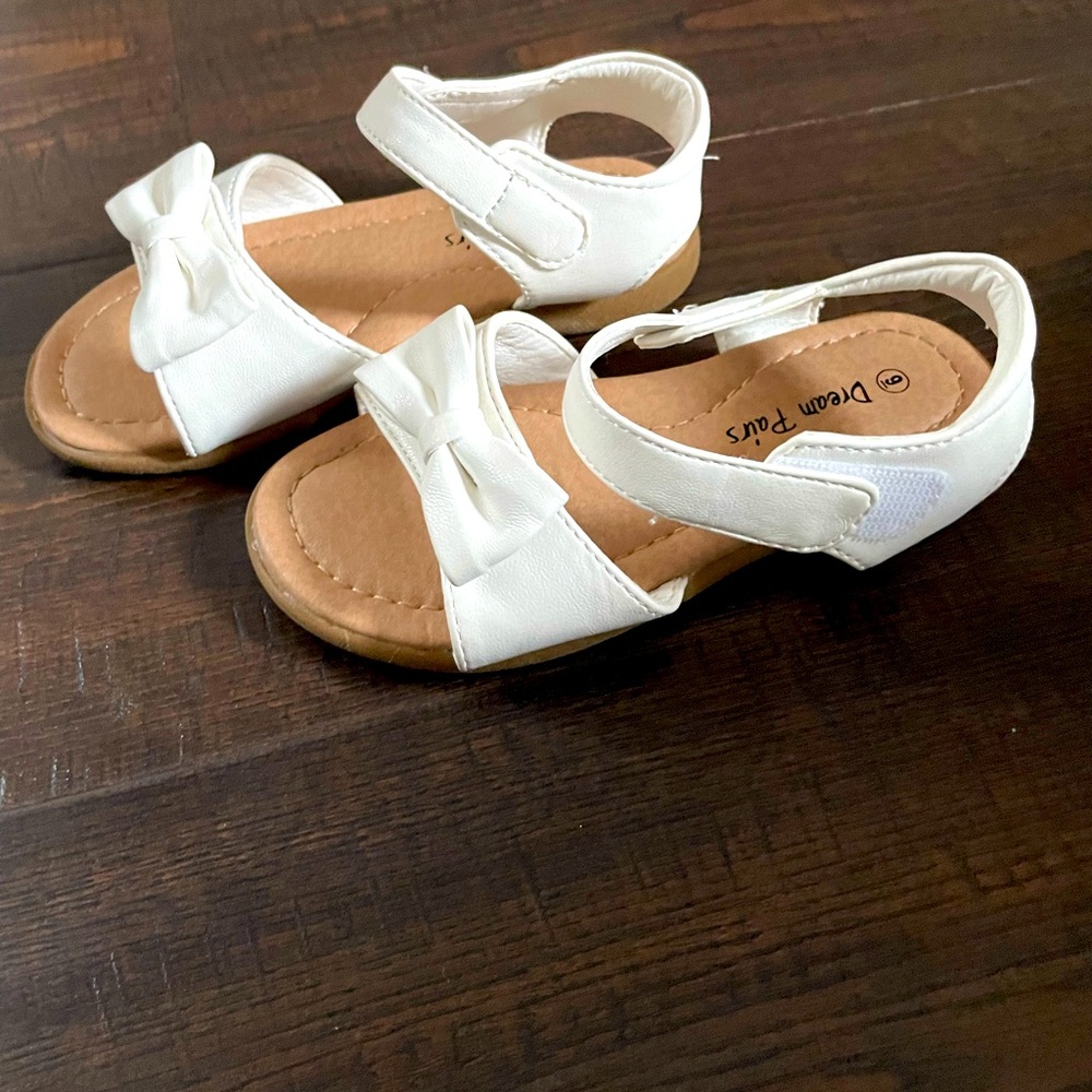 Dreams Pairs, toddler, white sandals with bow